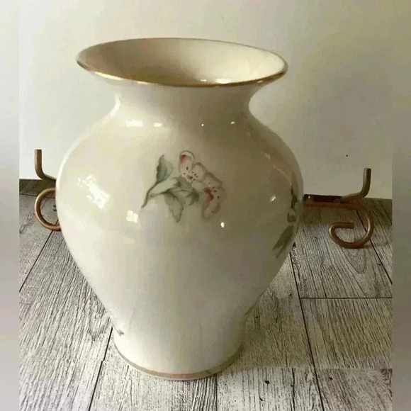 LENOX SERENADE GOLD TRIM BIRD AND FLOWER MOTIF VASE - Picture 6 of 8